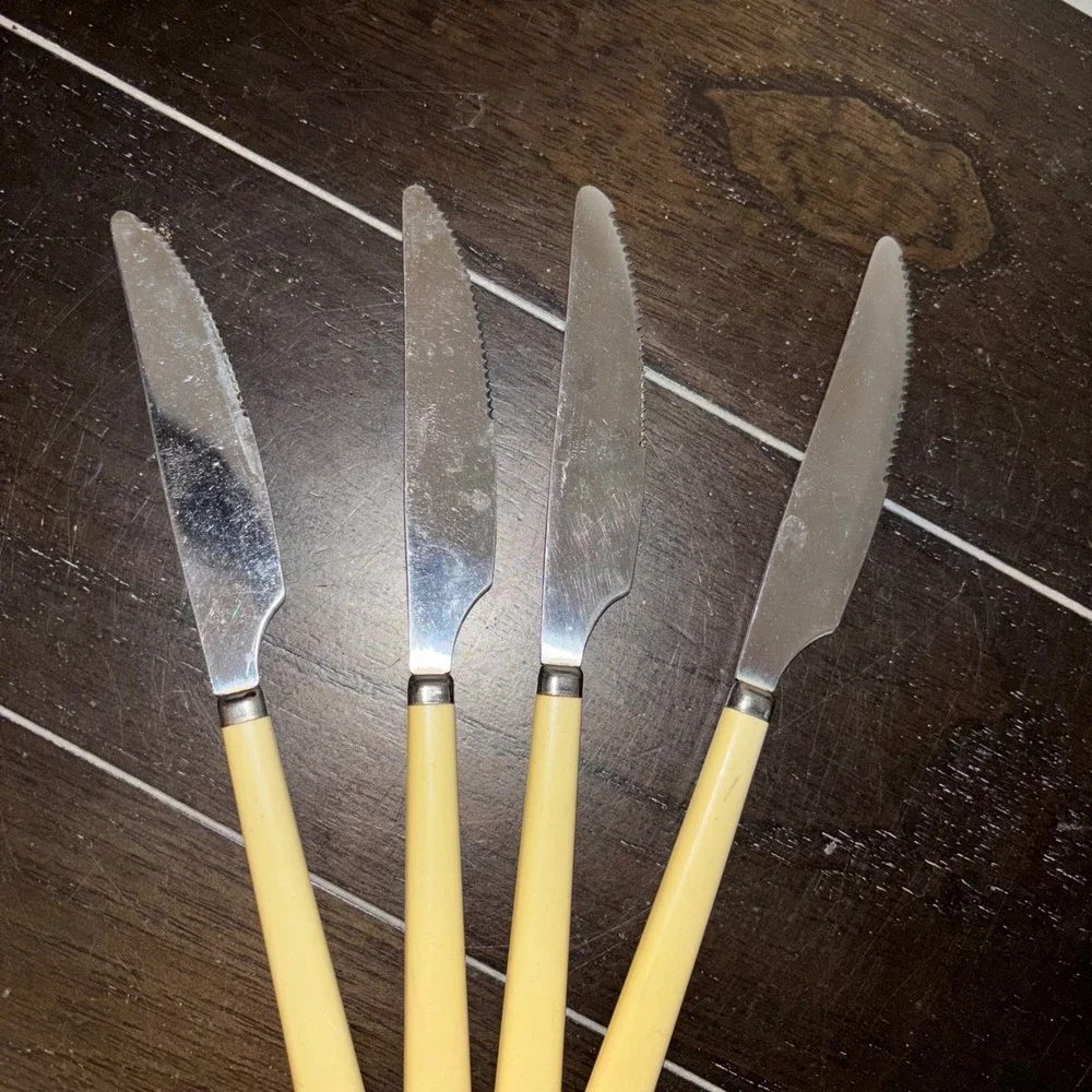Set of Four | Vintage Imperial | Cream‎ Handle | Stainless Steel Table Knives